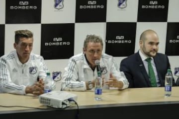 Millonarios lanza el reloj oficial del club.