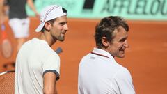 Novak Djokovic y Mats Wilander, durante el torneo de Roland Garros 2012.