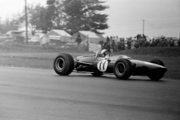 Pedro Rodríguez piloto mexicano considerado actualmente como el mejor piloto mexicano de la historia, en parte por sus triunfos en las pistas internacionales (como las 24 horas de LeMans). Los triunfos de este piloto pudieron ser mayores, pero trágicamente Pedro falleció el 11 de julio de 1971 en las 200 millas de Núremberg, circuito de Norisring