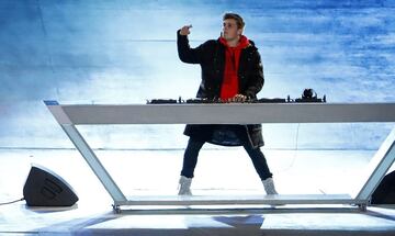 Futurista y colorida ceremonia de clausura de los Juegos Olímpicos de Invierno disputados en PyeongChang (Corea del Sur). En la foto la actuación de DJ Martin Garrix.