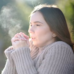 ¿Por qué sale humo de la boca cuando hace frío y a qué temperatura empezamos a echar vaho?