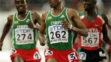 <B>INTRATABLE.</B> Bekele ha vuelto a demostrar que es el mejor del mundo en la prueba de 10.000.