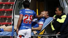 Futbol, Union La Calera vs Universidad Catolica  Cuartos de final, Copa Chile 2019  El jugador de Universidad Catolica Francisco SIlva abandona la cancha en camilla durante el partido de cuartos de final de la Copa Chile contra Union La Calera disputado en el estadio Nicolas Chahuan de La Calera, Chile.  08/09/2019  Andres Pina/Photosport   Football, Union La Calera vs Universidad Catolica  Quarter finals of the Copa Chile championship 2019  Universidad Catolica's player Francisco SIlva leaves the field on a stretcher during the quarter finals match of the Copa Chile Championship against Union La Calera held at the Nicolas Chahuan stadium in La Calera, Chile.  08/09/2019  Andres Pina/Photosport