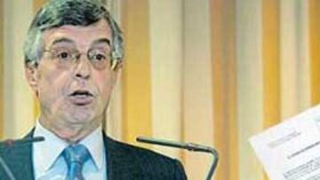 <b>RETIRADA. </b>Arturo Baldasano explicó en el hotel Eurobuilding por qué había retirado la demanda.