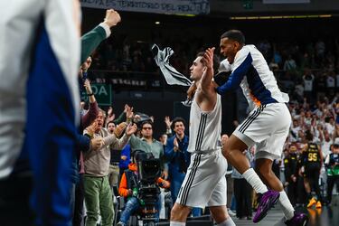 Hezonja desata la locura de los 9.182 espectadores que asisteron al partido en el Movistar Arena.