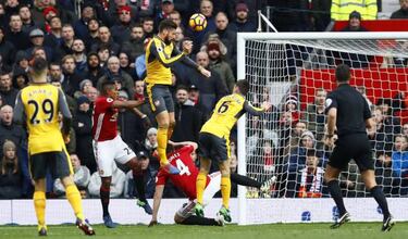 Giroud steals point for Wenger after Mata gives Mourinho lead