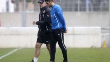 David López, durante un entreno con Aguirre.