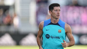 FORT LAUDERDALE, FL - JULY 19: Robert Lewandowski of Barcelona before the pre season friendly between Inter Miami and Barcelona at DRV PNK Stadium on July 19, 2022 in Fort Lauderdale, Florida. (Photo by James Williamson - AMA/Getty Images)