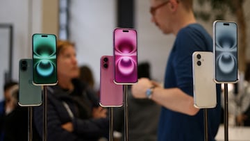 FILE PHOTO: Apple iPhone 16 smartphones are displayed at a store in London, Britain, October 6, 2024. REUTERS/Hollie Adams/File Photo