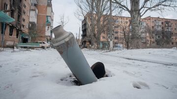 A part of a rocket is seen near buildings damaged by a Russian military strike, amid Russia's attack on Ukraine, in the front line city of Vuhledar, Ukraine February 22, 2023. REUTERS/Alex Babenko