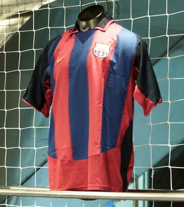 Primera equipación de la temporada 2003-04.