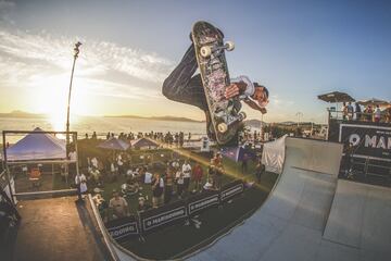 No hay modalidad de park pero no faltan las rampas en las que el mejor skater español, Danny León, se puede lucir en O Marisquiño. Este año en la playa de Samil. Es decir, con las Cíes y la puesta de sol de fondo. Fotos para el recuerdo. 