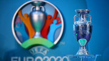 LONDON, ENGLAND - SEPTEMBER 21: The UEFA European Championship trophy is displayed next to the logo for the UEFA EURO 2020 tournament during the UEFA EURO 2020 launch event for London at City Hall on September 21, 2016 in London, England. (Photo by Dan