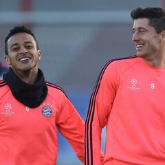 Mourinho no convence a nadie y se fija en Lewandowski y Thiago