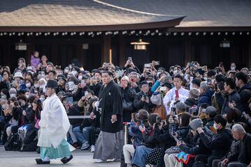 La multitud espera a Hoshoryu.