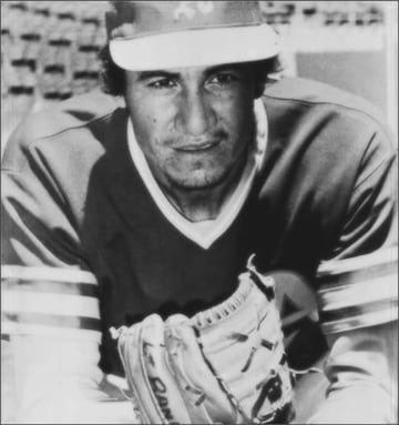 Primer mexicano campeón de la Serie Mundial
"El Ejote" fue parte de los Atléticos de Oakland campeones de la Serie Mundial de 1973. Los californianos se impusieron en siete juegos a los Mets de Nueva York.
Piña, oriundo de Matamoros, Tamaulipas, se convirtió en el primer mexicano en obtener un anillo de Serie Mundial. Tuvo dos salidas con 3.0 entradas de labor sin admitir carreras.