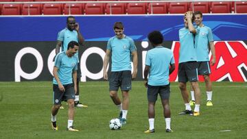 Morata, Pedro, Marcos Alonso y Azpilicueta ayer en el entrenamiento del Chelsea en el Wanda Metropolitano. 