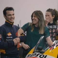 La sorpresa de Márquez y Pedrosa a unos fans durante una foto