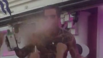 La fiesta que acabó en desmadre: escupen licor al público en una discoteca de Málaga