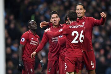 1-1. Roberto Firmino celebró el gol del empate.