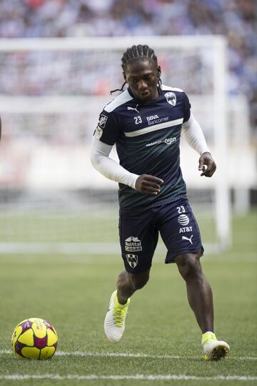 Con la llegada de Jorge Benítez y Avilés Hurtado, Chará no vio oportunidad de jugar en el primer equipo y fue vendido al Junior FC de Colombia.