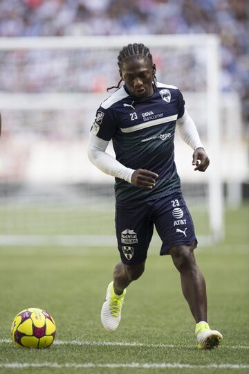 Con la llegada de Jorge Benítez y Avilés Hurtado, Chará no vio oportunidad de jugar en el primer equipo y fue vendido al Junior FC de Colombia. 