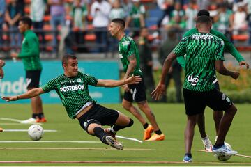 Fotos del entrenamiento de Nacional en el Atanasio Girardot acompañado de su afición.