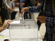 Una persona ejerce su derecho a voto en el Centre Cívic La Roca, a 12 de mayo de 2024, en La Roca del Vallès, Barcelona, Catalunya (España). Casi seis millones de catalanes han sido llamados a las urnas hoy, 12 de mayo, para elegir a su nuevo presidente autonómico para los próximos cuatro años. Hay 135 escaños en juego, en la que será la XIV legislatura de Cataluña, por lo que los candidatos de los diferentes partidos deben alcanzar una mayoría absoluta de 68 escaños para hacerse con la Presidencia.
12 MAYO 2024;URNAS;VOTO;VOTACIÓN;ELECCIONES;AUTONÓMICAS;CATALANAS;12 DE MAYO;12M
Kike Rincón / Europa Press
12/05/2024