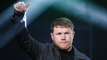 NEW YORK, NEW YORK - MARCH 06: Canelo Alvarez of Mexico acknowledges the crowd during his press conference with William Scull of Cuba (not pictured) to promote their Super Middleweight World Championship fight at Radio City Music Hall on March 06, 2025 in New York City. Sarah Stier/Getty Images/AFP (Photo by Sarah Stier / GETTY IMAGES NORTH AMERICA / Getty Images via AFP)