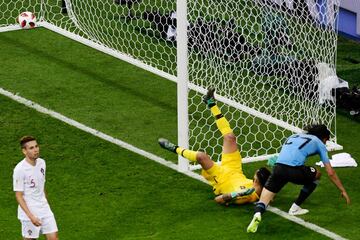 1-0. Cavani marcó el primer gol.