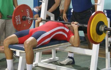 Los tres ejercicios básicos que debes hacer para ponerte fuerte