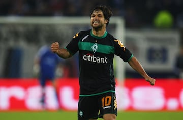 El verano de 2009, el delantero fich車 por la Juventus desde el Werder Bremen a cambio de 27 millones de euros. Hizo una temporada aceptable ganando la Copa alemana con el Werder Bremen y clasificando a su equipo para la final de la 迆ltima Copa de la UEFA, pero lejos de los mejores en Europa. Tambi谷n fue nominado en 2007 en situaci車n semejante.