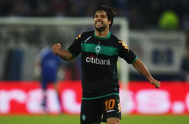 El verano de 2009, el delantero fichó por la Juventus desde el Werder Bremen a cambio de 27 millones de euros. Hizo una temporada aceptable ganando la Copa alemana con el Werder Bremen y clasificando a su equipo para la final de la última Copa de la UEFA, pero lejos de los mejores en Europa. También fue nominado en 2007 en situación semejante.