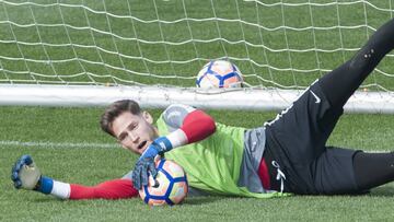 Remiro, entrenándose.