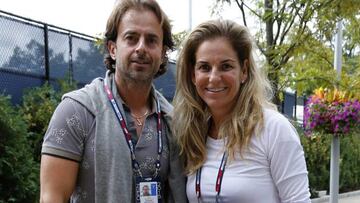 Arantxa Sanchez Vicario y Josep Santacana en una de sus apariciones en el US Open de 2015 junto a sus hijos.