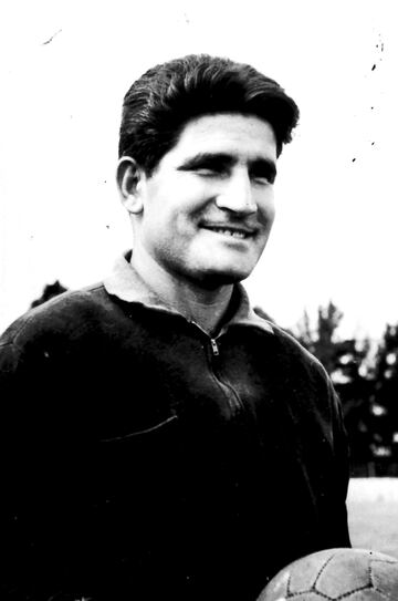 A mediados de los años 50's, Miloc llegó de Colombia a México y firmó con Monarcas. El uruguayo en dos años movió las redes en 65 ocasiones, colocándolo como el quinto máximo anotador de la Monarquía.