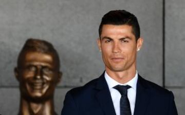 Cristiano, muy feliz en el aeropuerto de Madeira