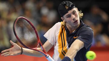 Denis Shapovalov durante su partido con Stan Wawrinka.