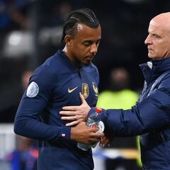 Pesimismo con Koundé: podría estar cuatro semanas KO