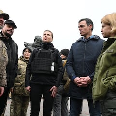 Sánchez le anuncia a Zelenski el envío de armas y 200 toneladas de municiones