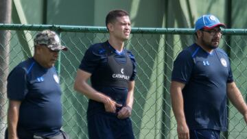 El nuevo delantero de La Máquina no pudo terminar la sesión de este viernes 8 de junio por posible molestia en la ingle.