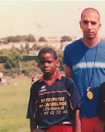 A los 6 años de edad comenzó su camino en el fútbol; su primera experiencia la vivió con Union Sportive Roissy