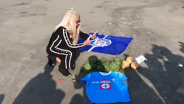 Bruja Zulema hace ritual para que Cruz Azul sea campeón