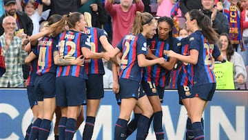 Barcelona's Norwegian forward Caroline Hansen (C) celebrates with teammates after scoring her team's first goal during the UEFA Champions League semi-final second leg football match between FC Barcelona and Chelsea at the Camp Nou stadium in Barcelona on April 27, 2023. (Photo by LLUIS GENE / AFP)