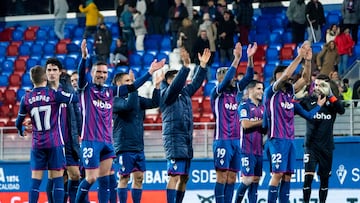 Primera vuelta de ascenso con Ipurua como baluarte