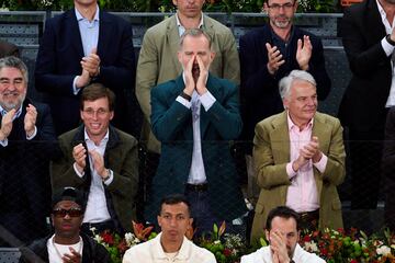 El alcalde de Madrid José Luis Martínez Almeida y Felipe VI durante el encuentro de Rafael Nadal en el Mutua Madrid Open.