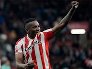 15/03/26 PARTIDO SEGUNDA DIVISION
SPORTING DE GIJON - CATELLON
ALEGRIA OTERO MUERDE EL ESCUDO TRAS MARCAR EL 3-1