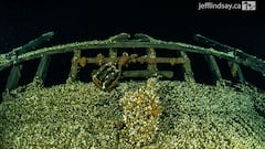 Divers descend into the depths of a lake and discover a historic shipwreck still standing: “Completely intact”