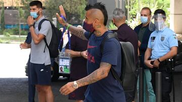 Barcelona's Chilean midfielder Arturo Vidal leaves the team hotel in Lisbon on August 15, 2020 as players return home after their defeat to Bayern Munich in the UEFA Champions League quarter-finals. - A merciless Bayern Munich inflicted a humiliating, record defeat on Barcelona, recording a scarcely believable 8-2 victory in their Champions League quarter-final in Lisbon. (Photo by LLUIS GENE / AFP)