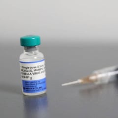 La vacuna de la triple vírica, un posible escudo frente a la COVID-19